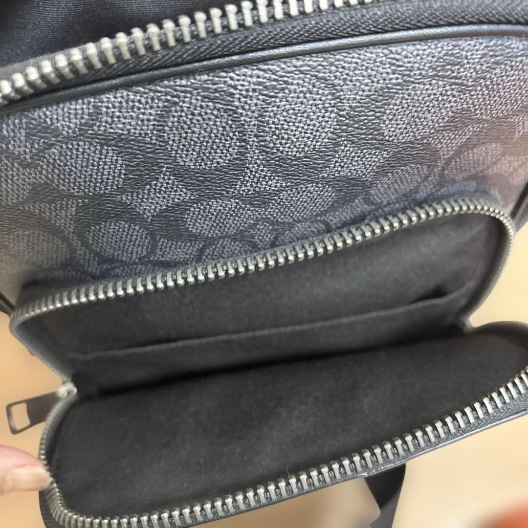 美品　COACH ブラック ボディバッグ