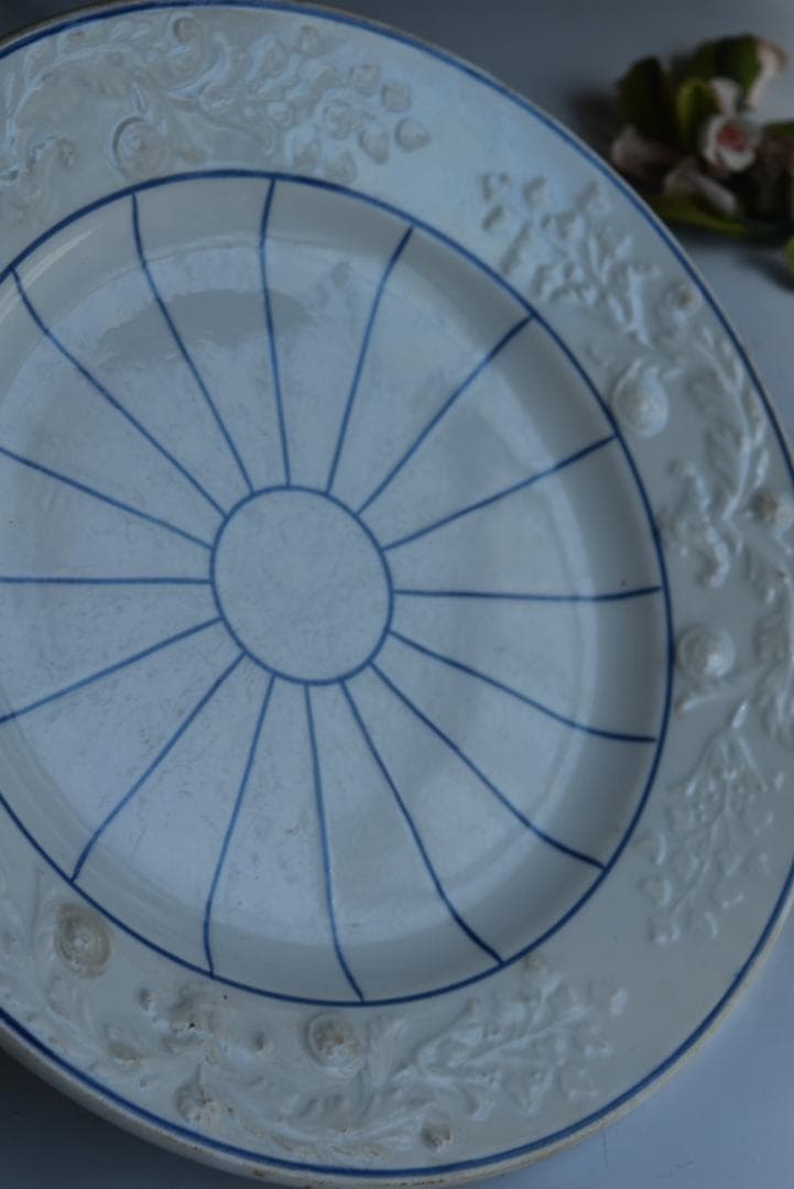 逸品19世紀ショワジー　ル　ロワ　花レリーフの皿　美品