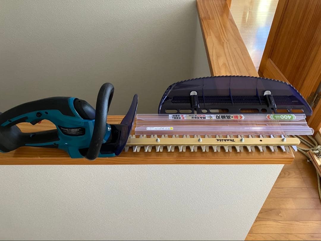 Makita MUH407D 芝刈り機 18V 充電器付き　バッテリーおまけ付き