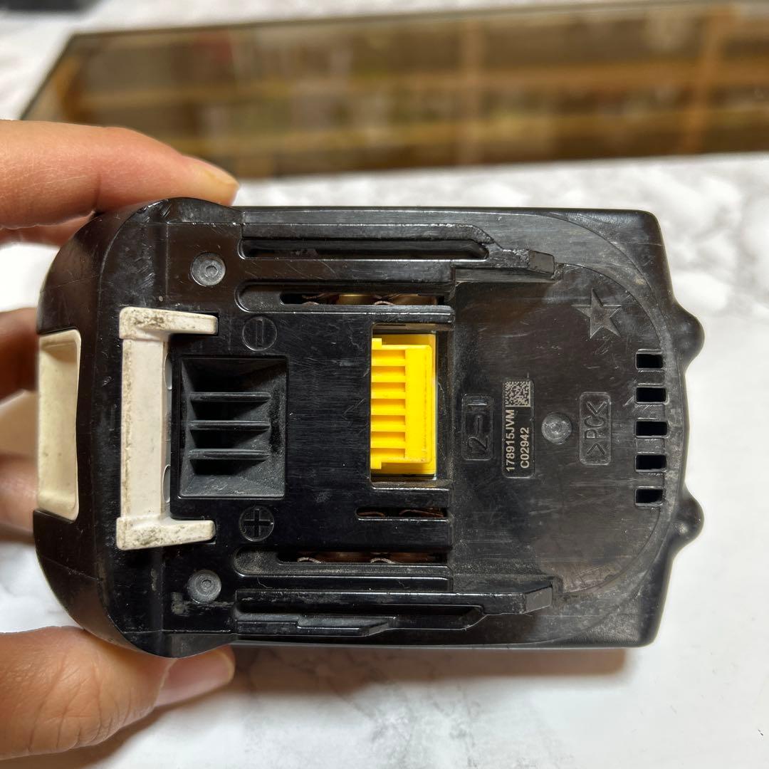 Makita MUH407D 芝刈り機 18V 充電器付き　バッテリーおまけ付き