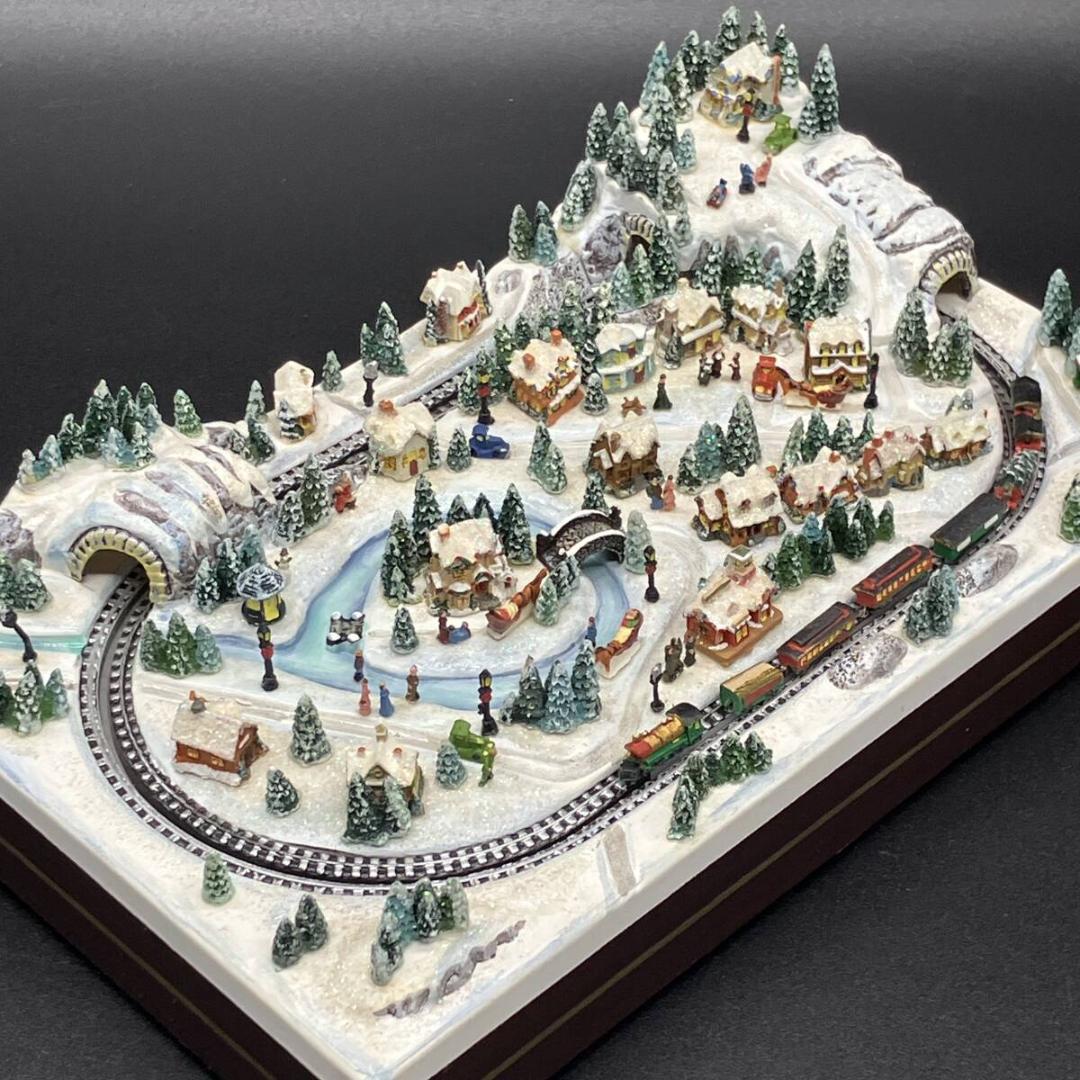 トーマスキンケード　田舎のクリスマス列車　ミニチュア　ジオラマ　クリスマス