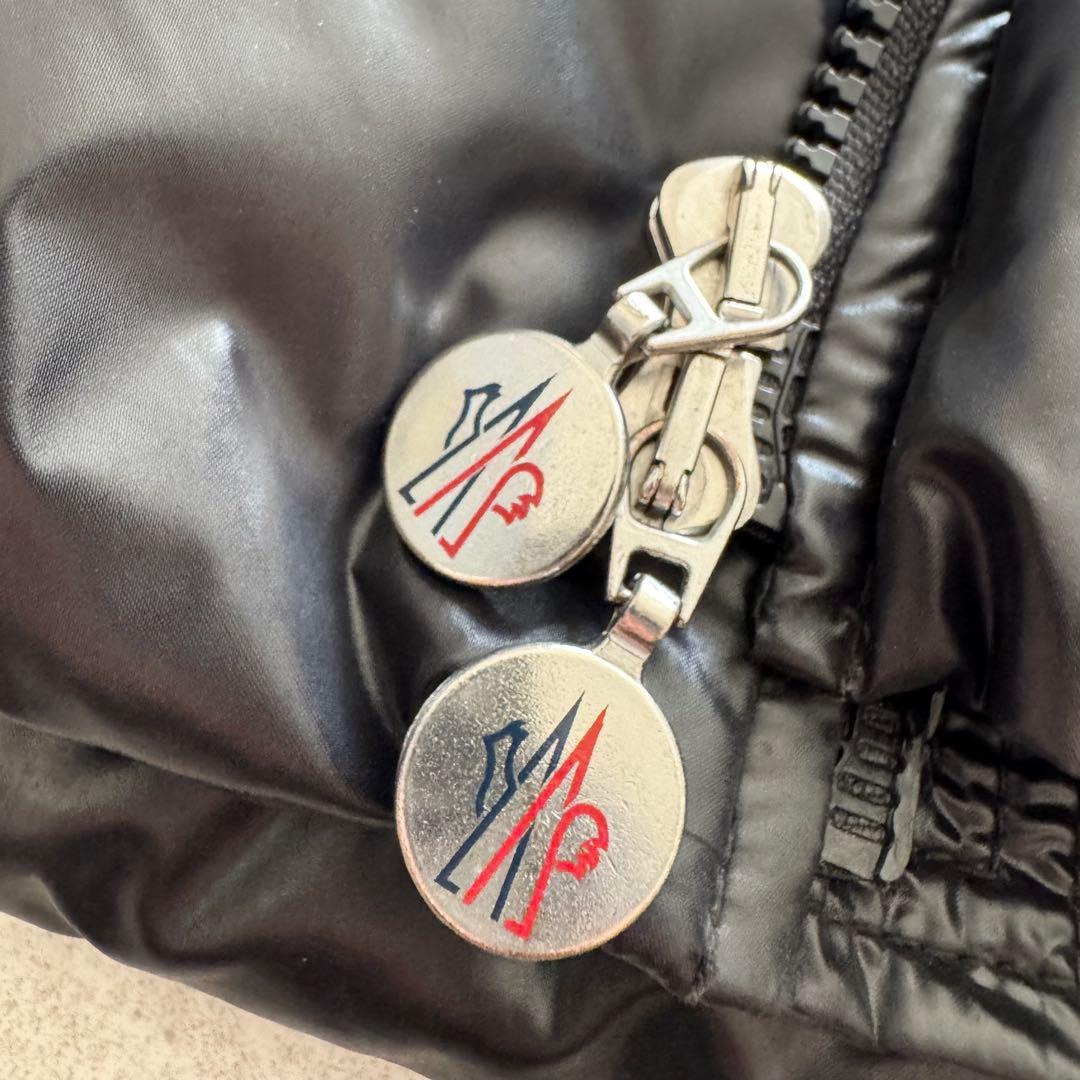 モンクレール　BADIA　ダウンジャケット　黒　シャイニーブラック　フード　1