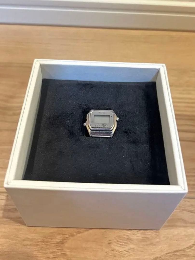 TIMEX x MM6 T80 Ring Watch (S/M)（液晶切れ）