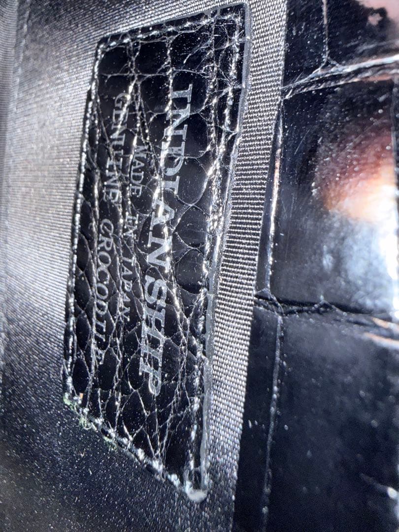 高級感のある本クロコダイル（ワニ革）を使用したラウンドファスナー長財布