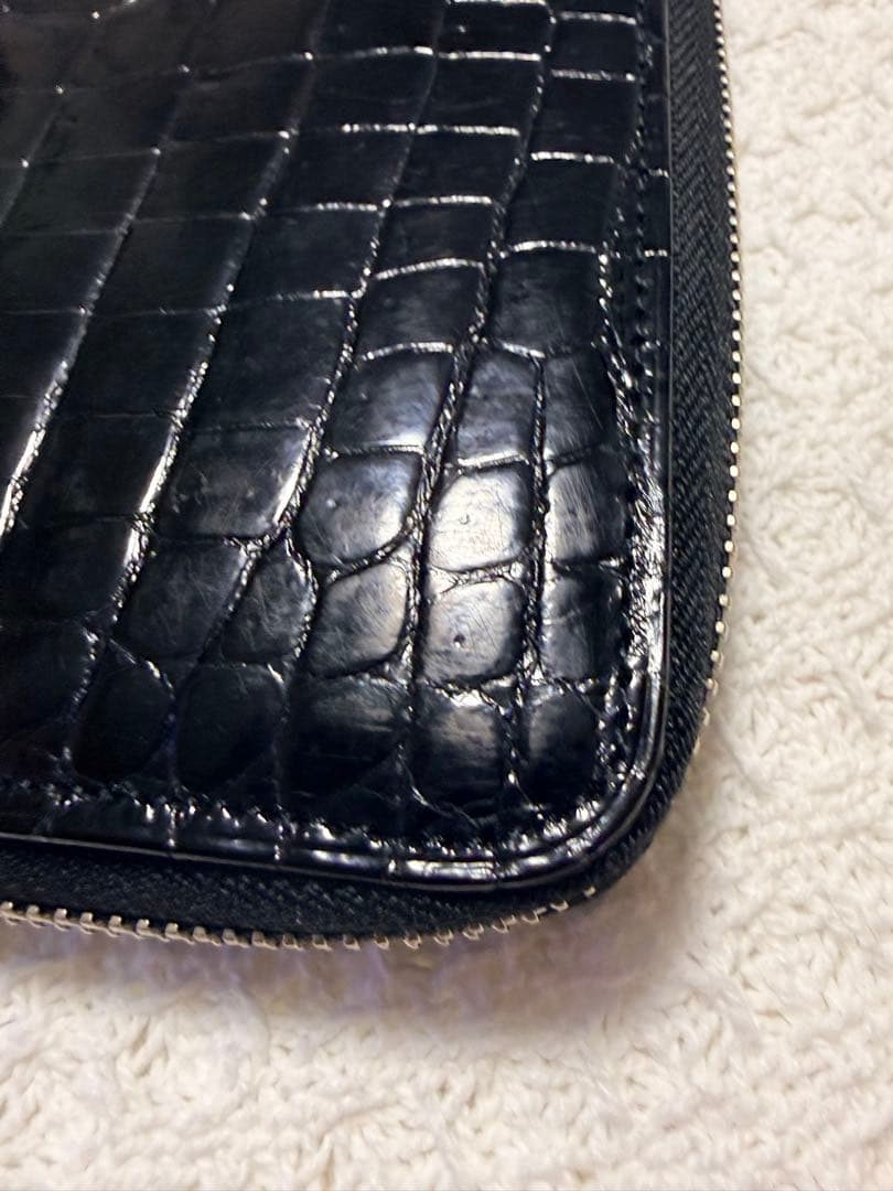 高級感のある本クロコダイル（ワニ革）を使用したラウンドファスナー長財布