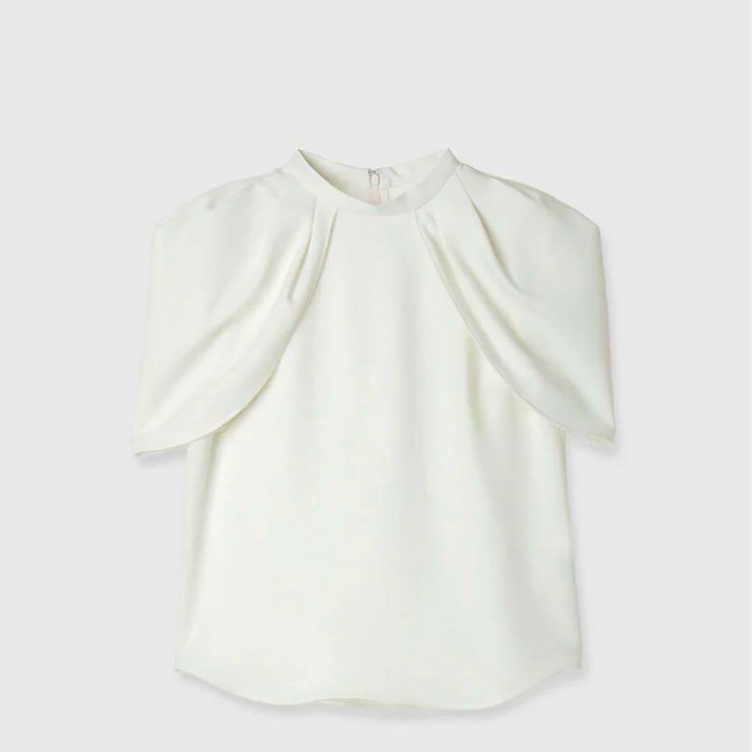 アニュアンス　anuans フォルムショルダーブラウス　ホワイト