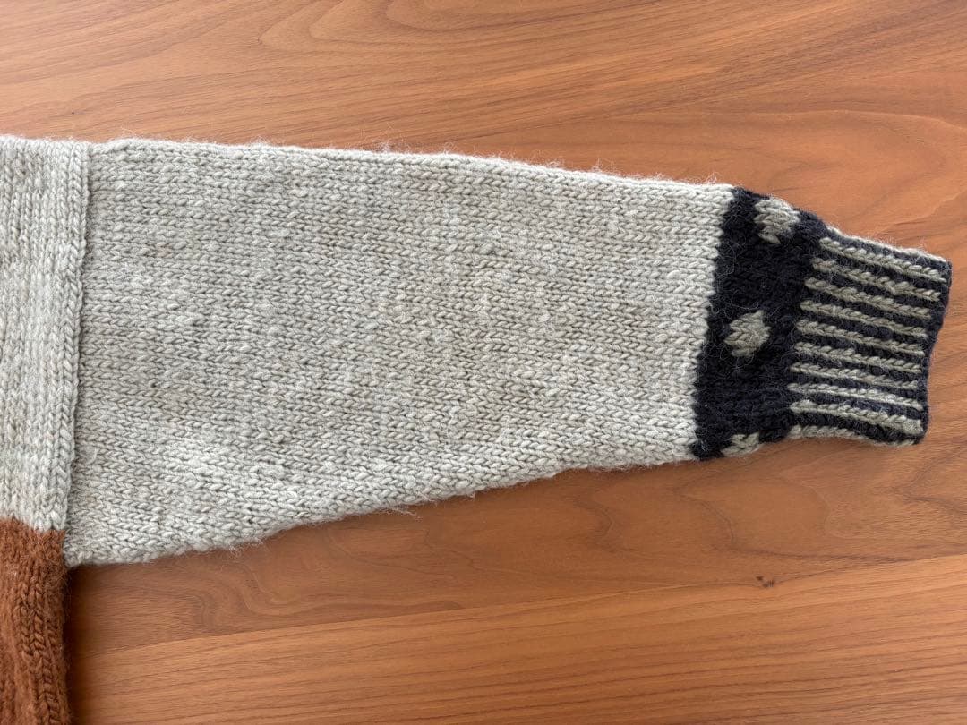 ネパール製 ハンドメイドニット ウール100% セーター ハンドクラフト 一点物