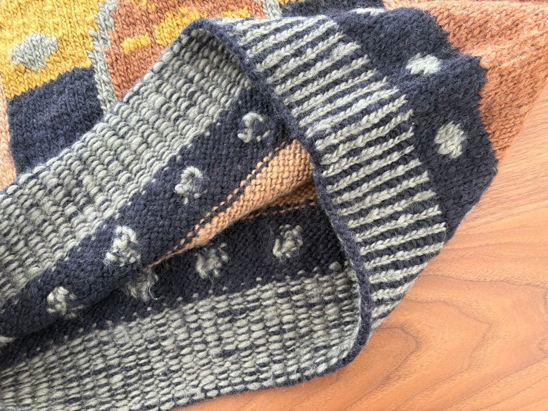 ネパール製 ハンドメイドニット ウール100% セーター ハンドクラフト 一点物