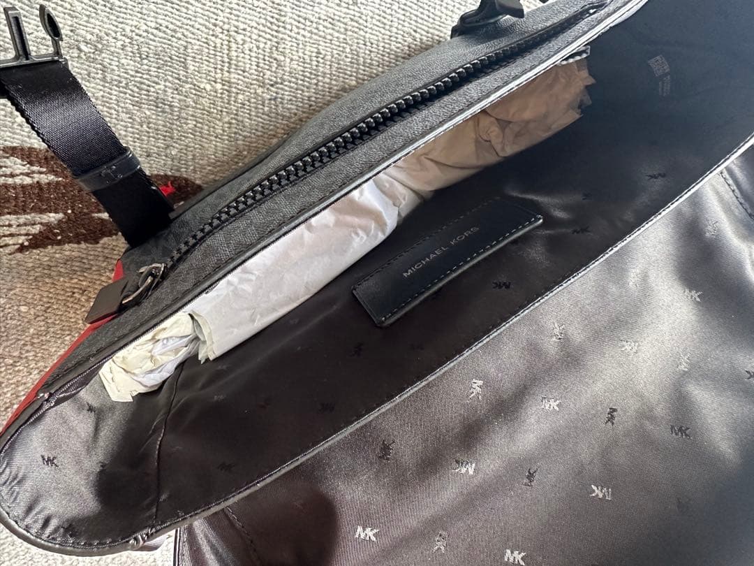 MICHAEL KORS メッセンジャーバッグ 黒/赤