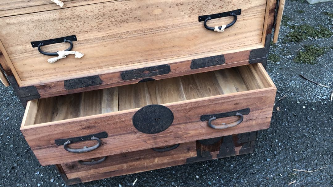 明治期江戸衣裳桐箪笥　鍵付き観音開き　アンティーク家具　古民具　 観音箪笥収納