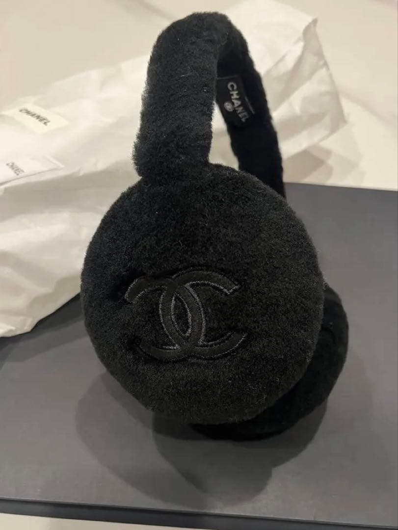 今季　CHANEL ブラック 耳あて・イヤーマフ