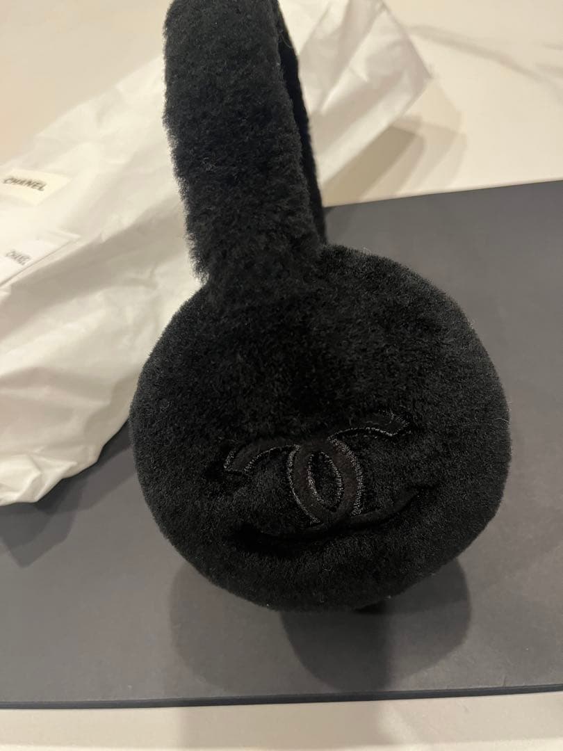今季　CHANEL ブラック 耳あて・イヤーマフ
