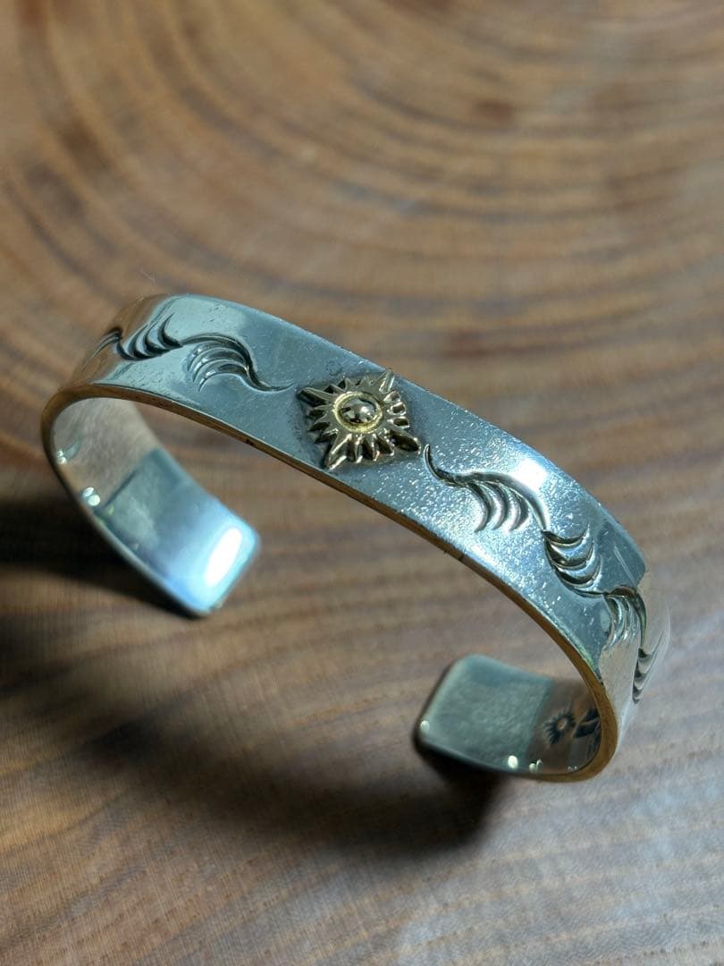 アリゾナフリーダム 幅12mm K18 太陽神　唐草バングル silver