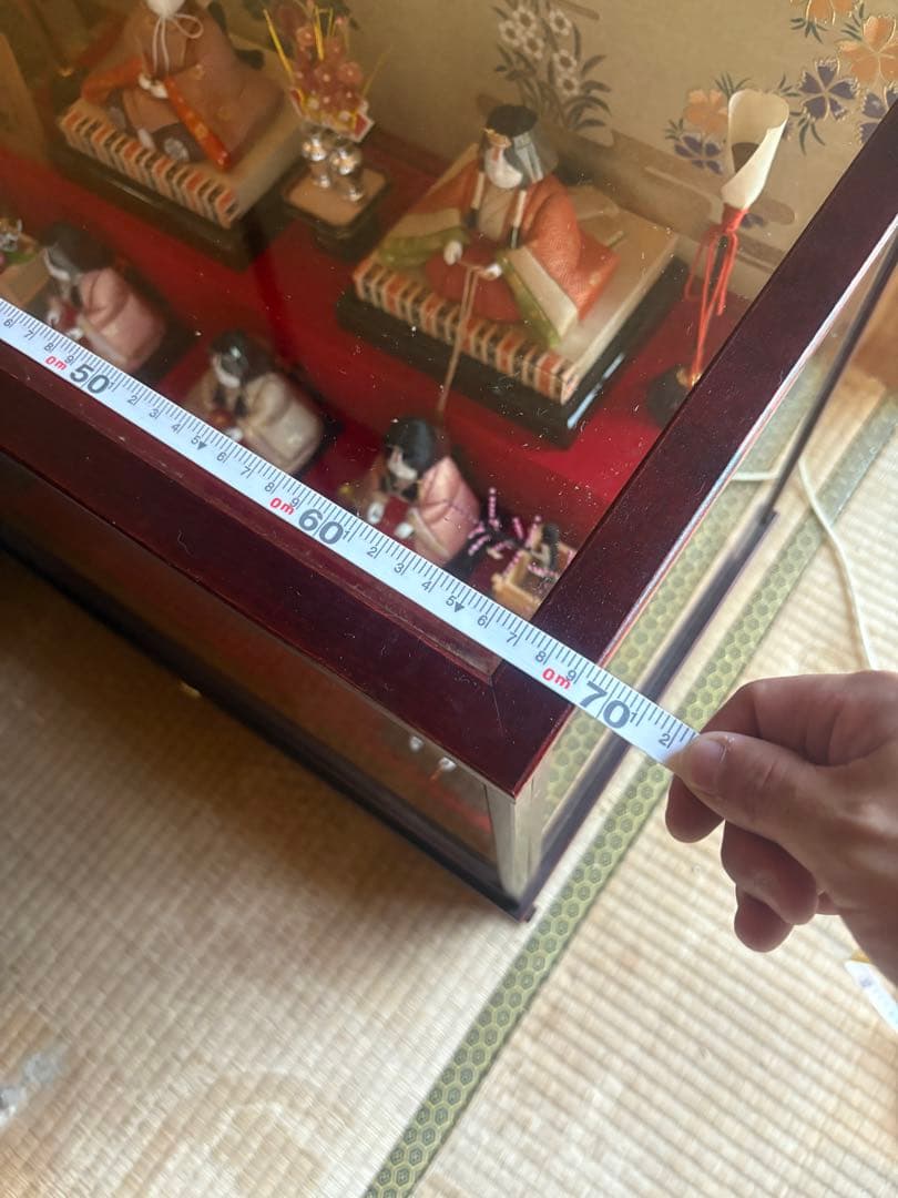 伝統的なひな人形セット ガラスケース付き