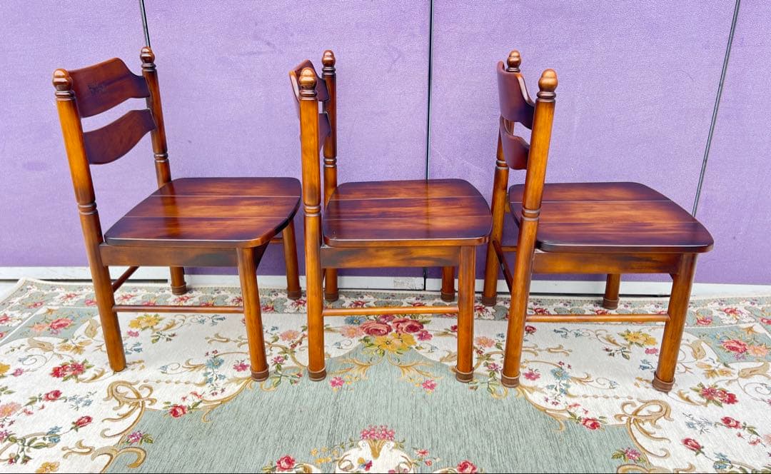 オールドカリモクコロニアルダイニングテーブルと椅子、馬車の彫刻入り