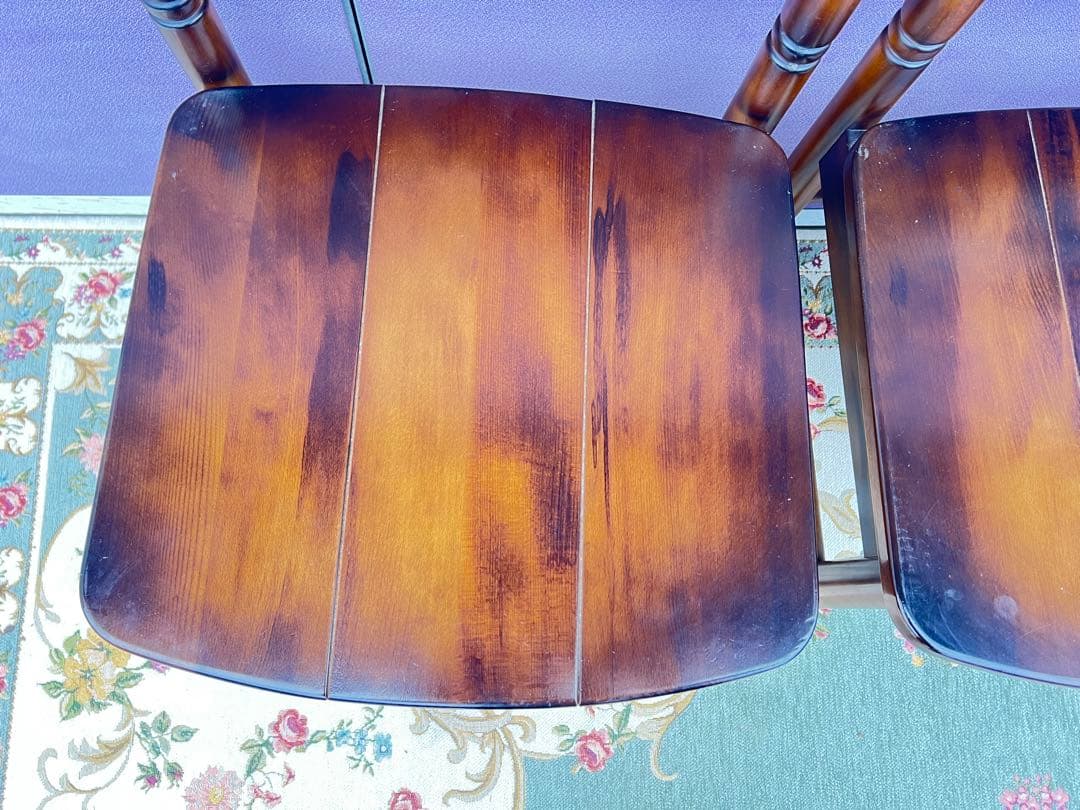 オールドカリモクコロニアルダイニングテーブルと椅子、馬車の彫刻入り