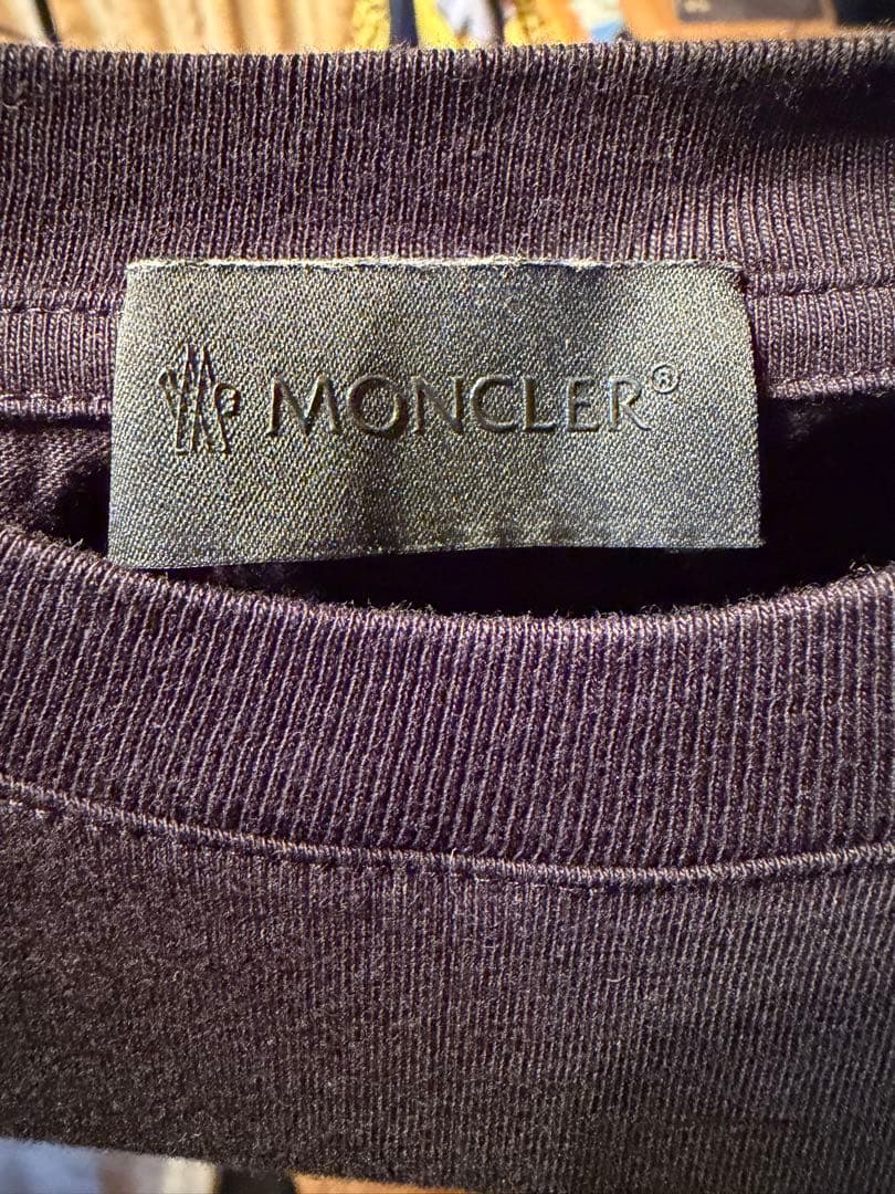 MONCLER ブラック Tシャツ