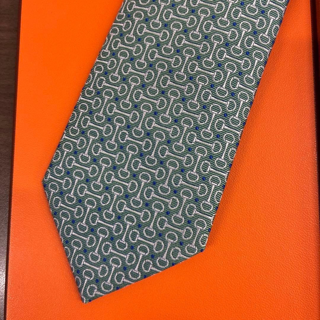 HERMES 緑色 パターン ネクタイ