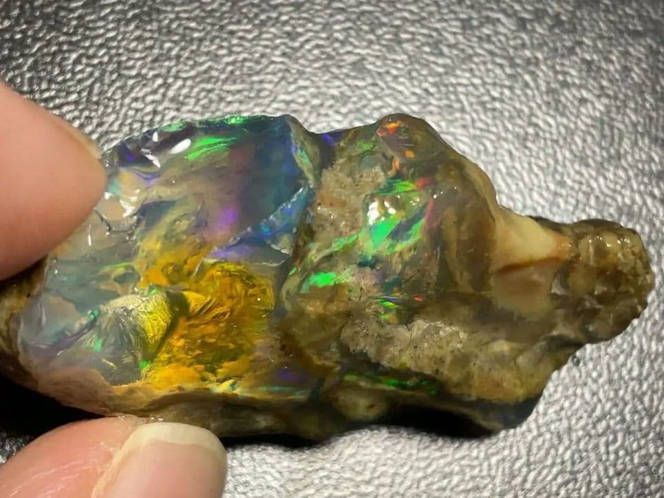 【40CT】エチオピア　オパール　原石　青　透明　黄色　ウェロ産