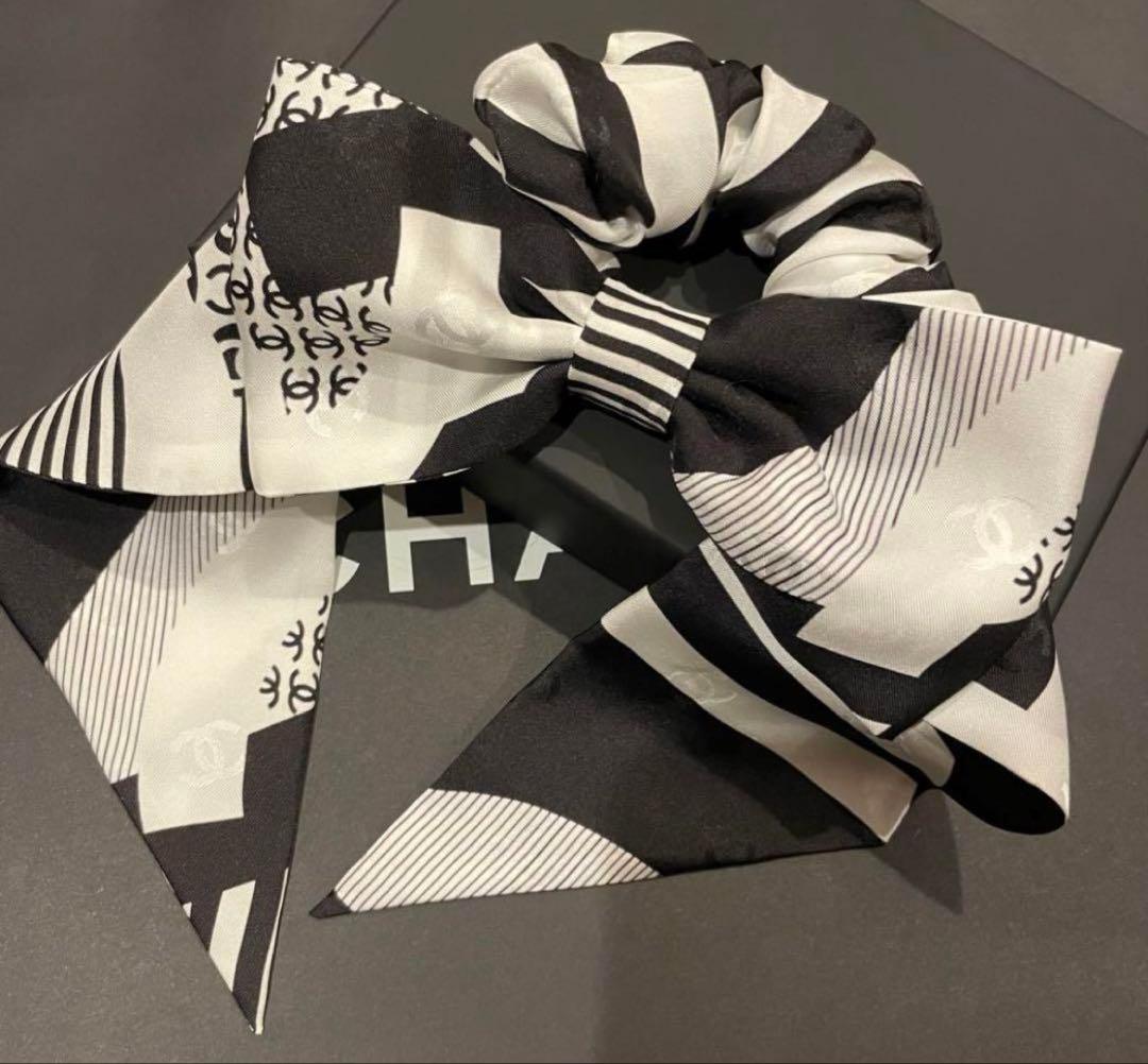 CHANEL2023 シルク　ヘアゴム　リボン　ブラックホワイト　お値下げ不可