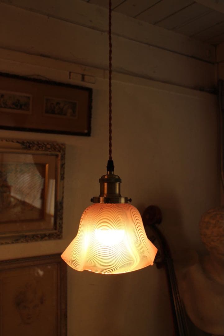 T980　アンティークフリルガラスのペンダントライト　吊り下げランプ　照明