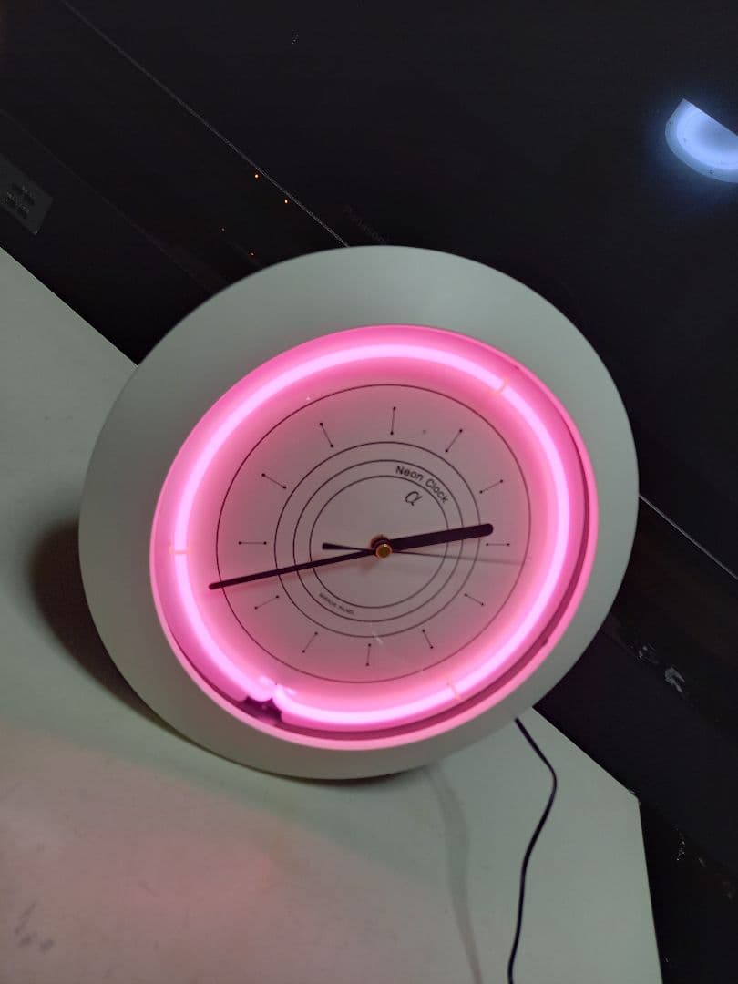 希少　1980's　サイバー　デザイン　スペースエイジ　ピンク　ネオン　クロック