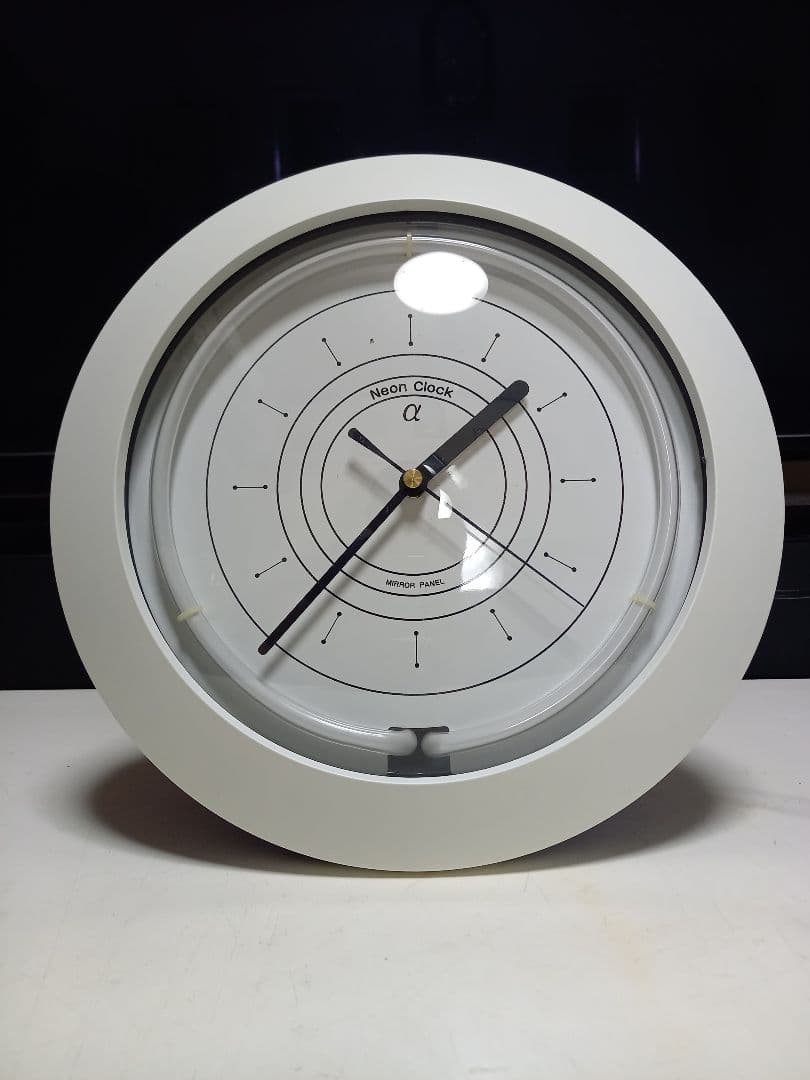 希少　1980's　サイバー　デザイン　スペースエイジ　ピンク　ネオン　クロック