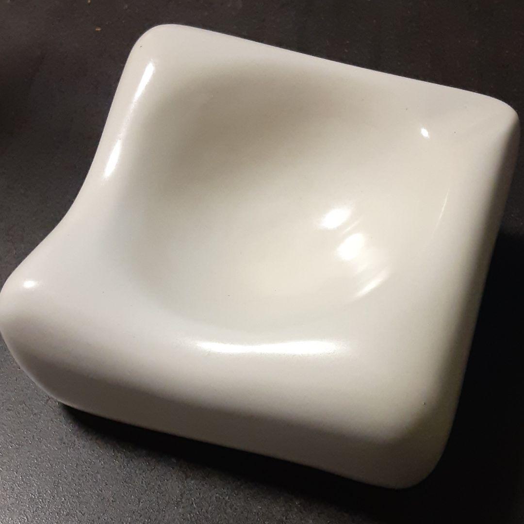 レア　陶器　灰皿　白　お洒落　インテリア