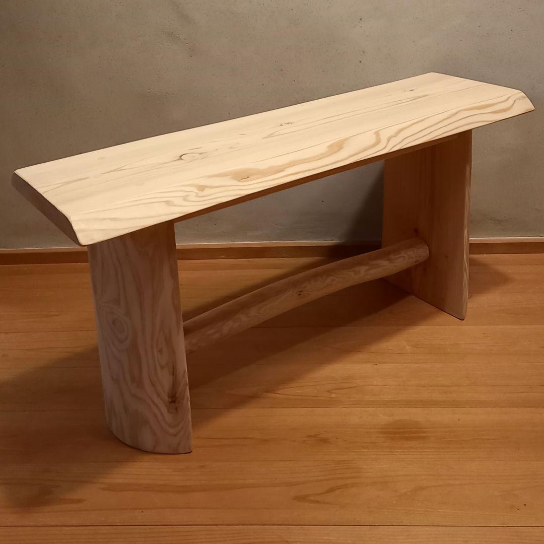 一点物　国産杉スツール、ベンチ　無垢一枚板&丸太半割りログ脚、湾曲枝部材使用