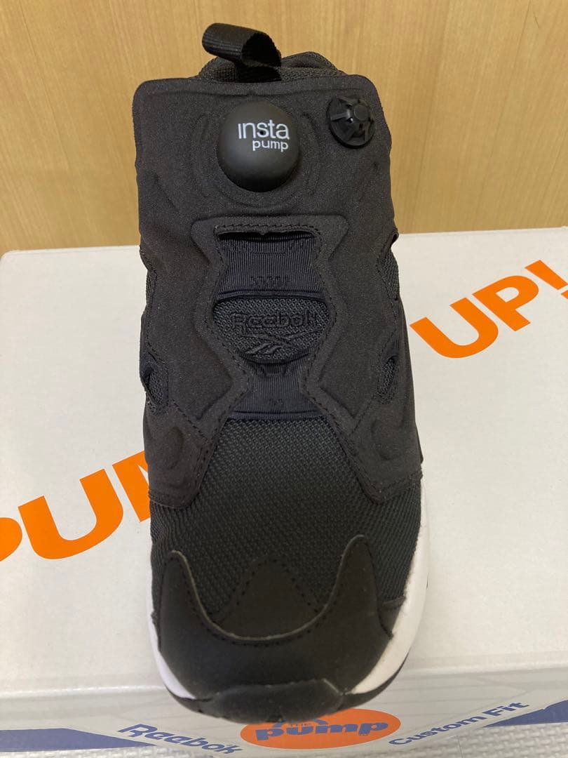 新品　Reebok リーボック　スニーカー　インスタポンプフューリー　24cm