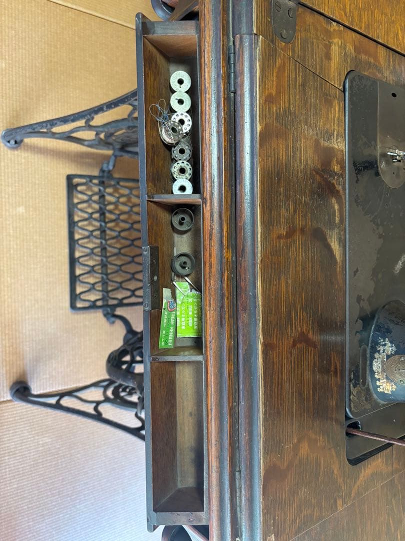 【アンティーク】SINGER シンガー製 足踏みミシンレトロ家具・付属品多数