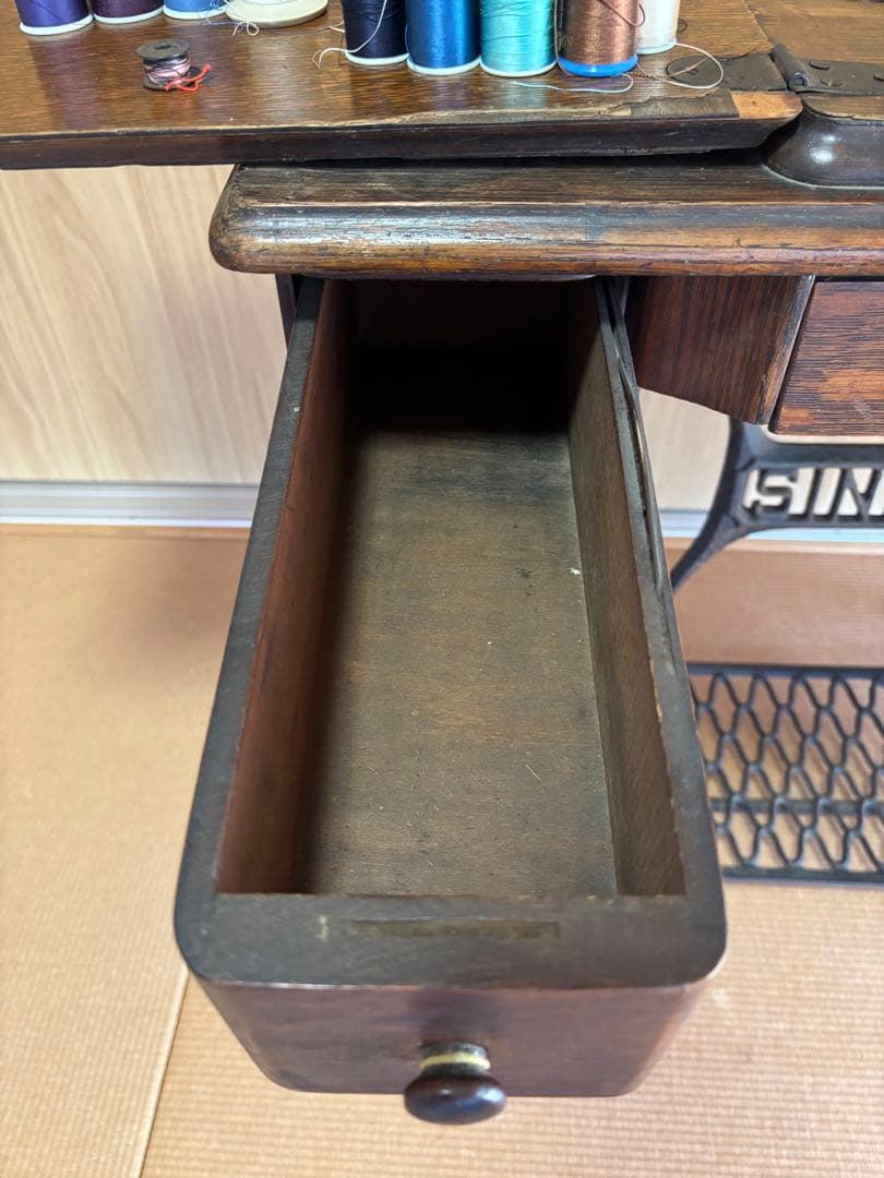 【アンティーク】SINGER シンガー製 足踏みミシンレトロ家具・付属品多数