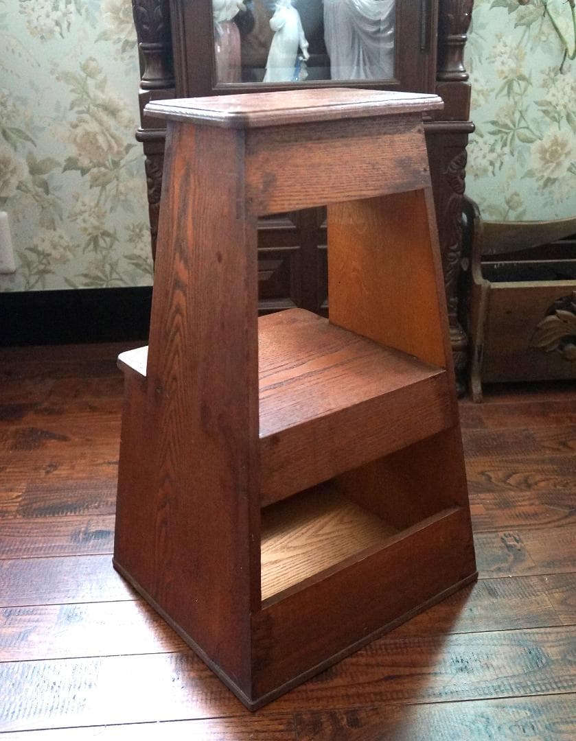 昭和レトロ・木製・踏み台・階段・2段・飾り台・ディスプレイ台・収納スペース有り