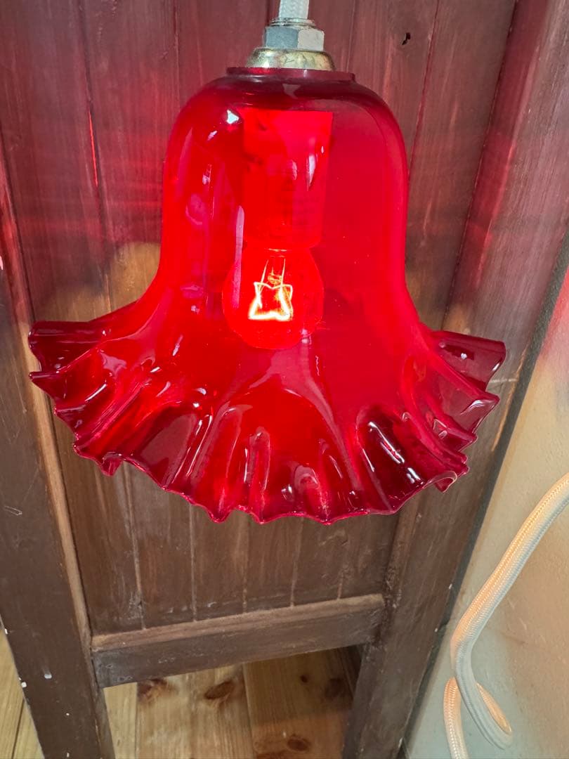 赤いガラスペンダントライト