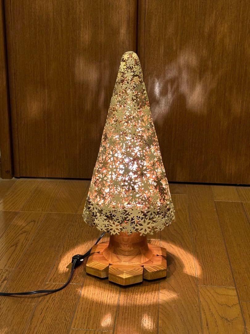 木の行燈 ランプ 雪の結晶模様 六角形ベース クリスマスツリー型