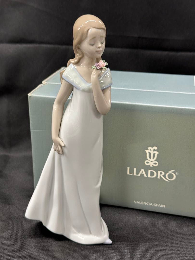 【美品】LLADRO リヤドロ　少女　花　01008213 2006