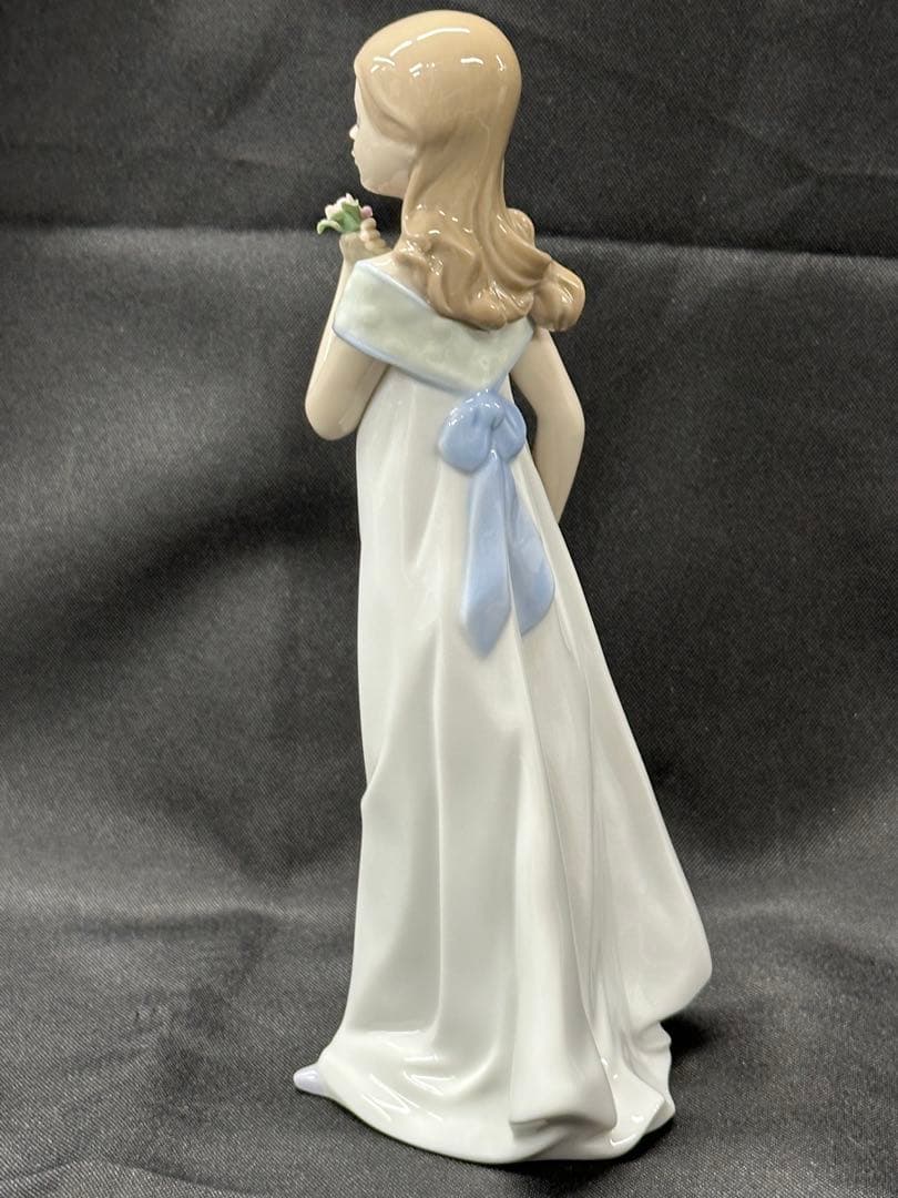 【美品】LLADRO リヤドロ　少女　花　01008213 2006