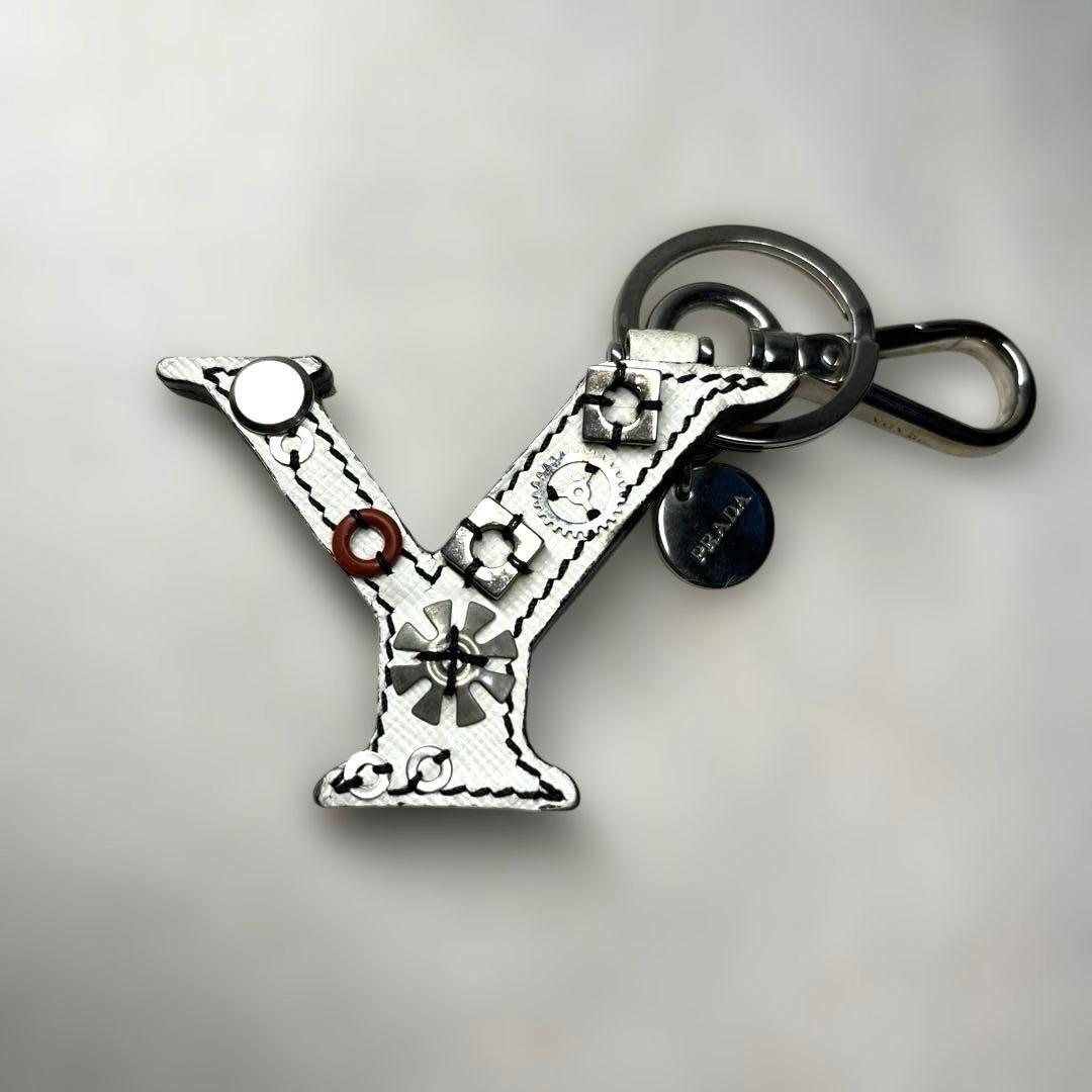 【正規品】PRADA 『Y』レザー イニシャル キーチェーン