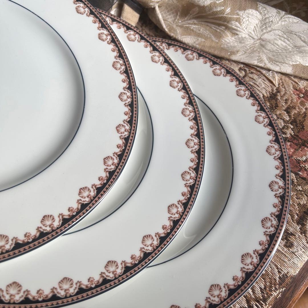 英国製  Medici 英国の気品溢れる 貝殻ディナー皿