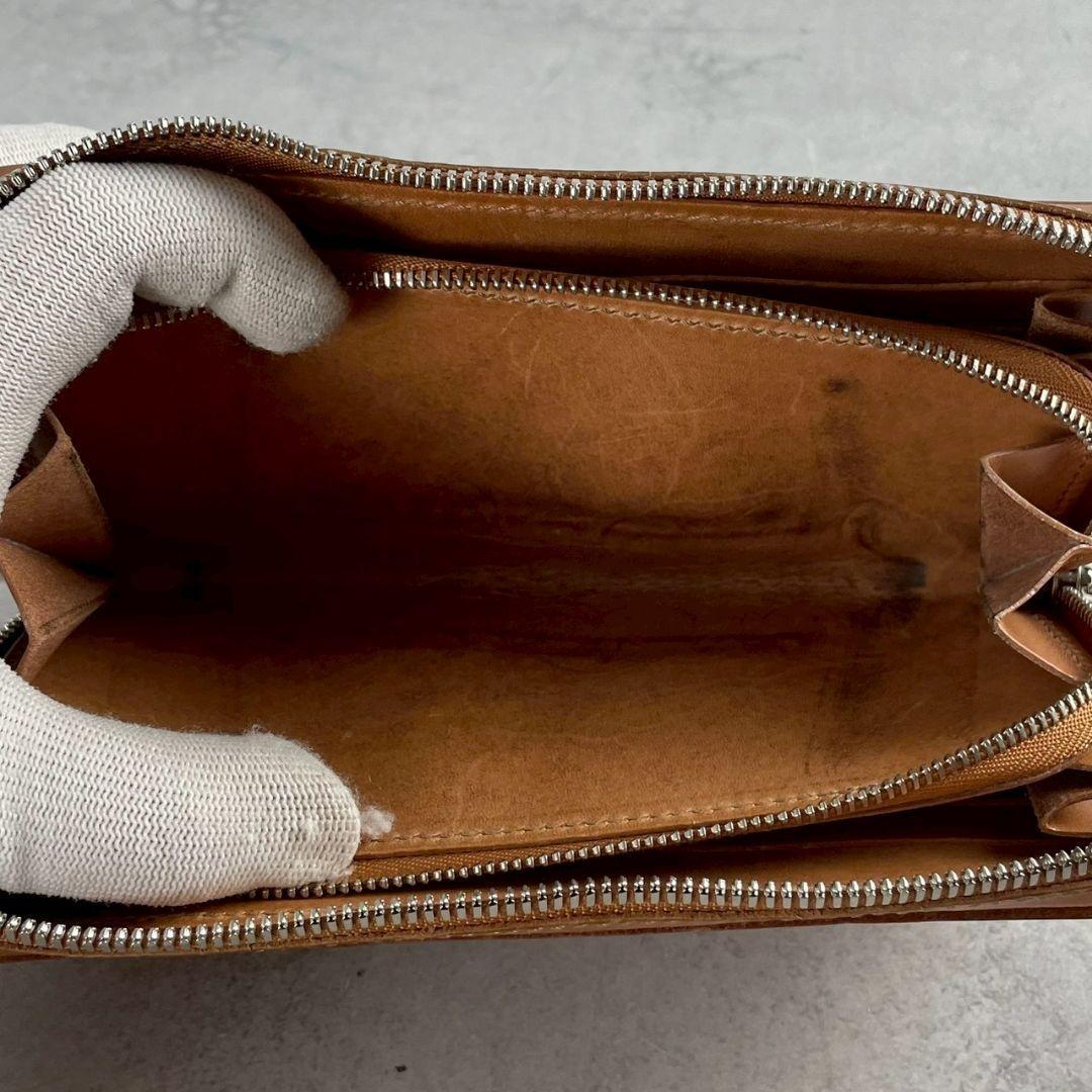 アルズニ alzuni ラウンドファスナー ドロップハンドル コンチョ 茶