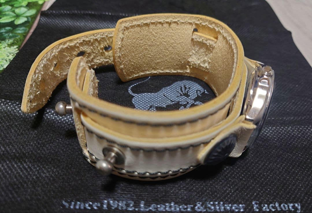 ALZUNI／アルズニ／ホワイトレザー／腕時計／稼動品