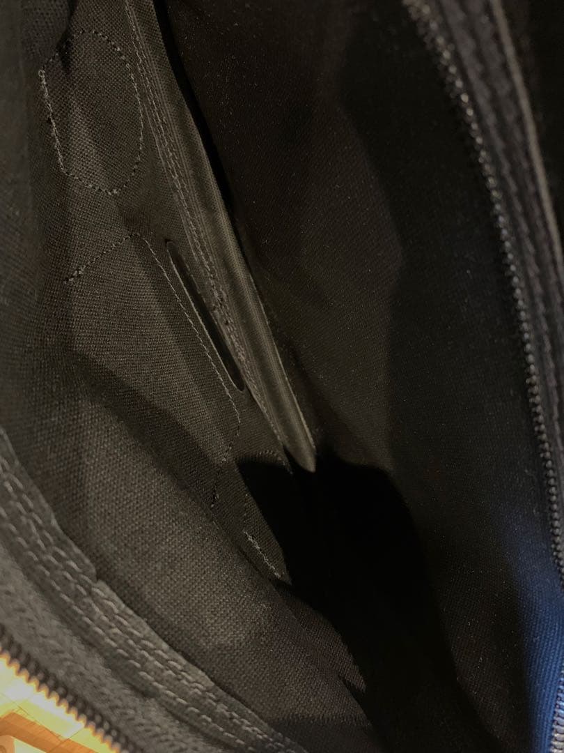 Dr. Martens Messenger Bag AD056001 ブラック