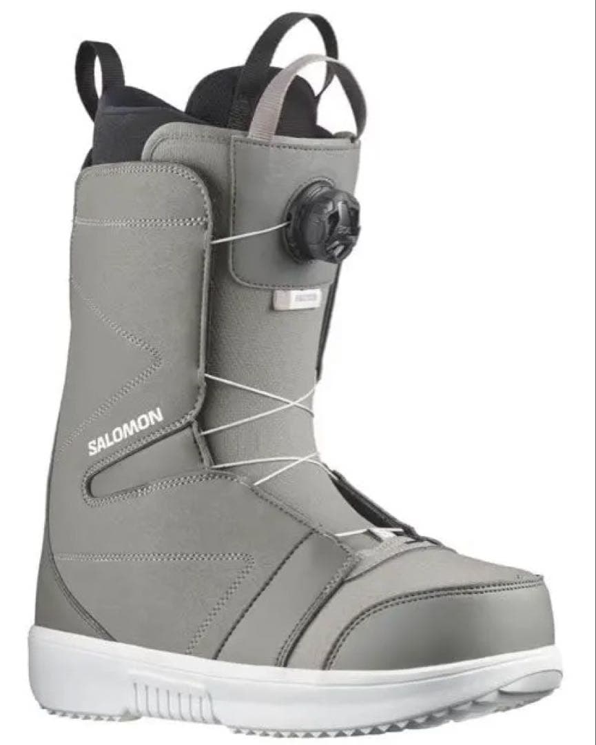 サロモン(SALOMON)ブーツになります。