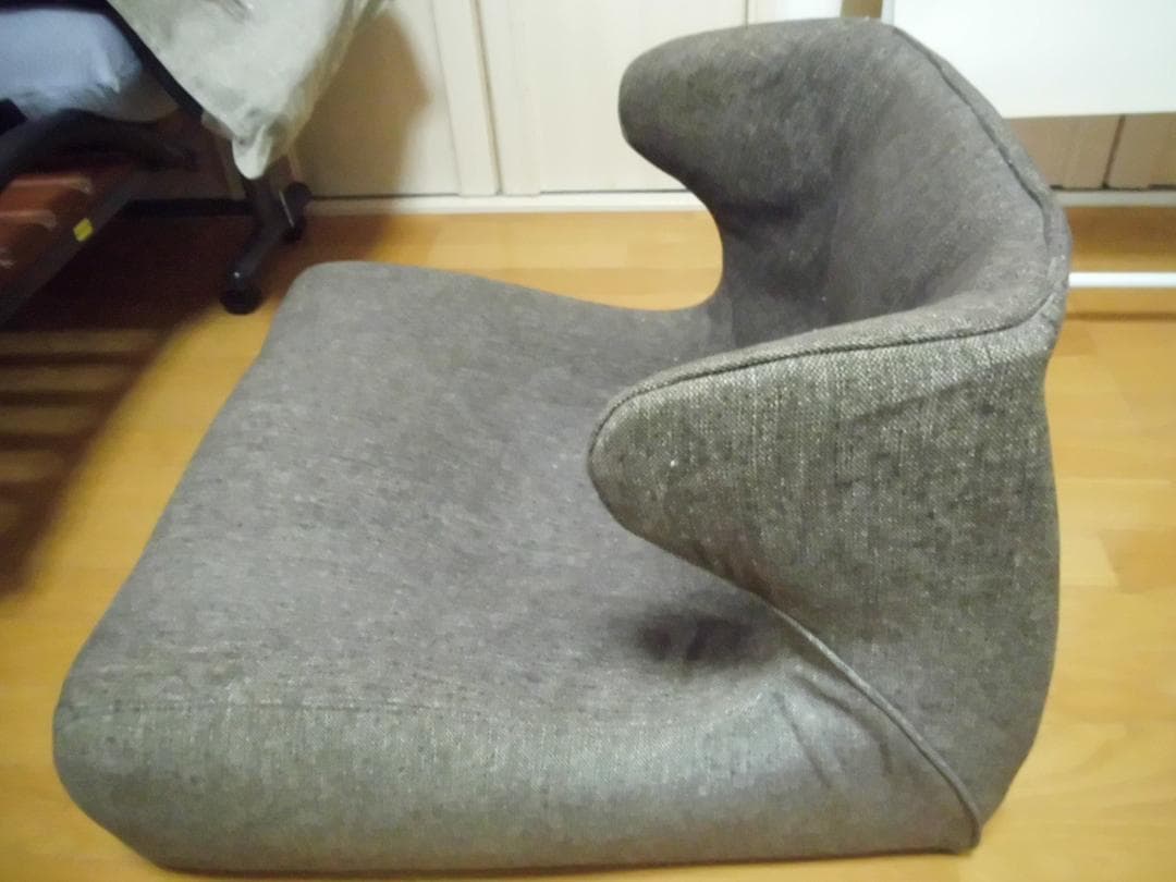 MTG スタイルドクターチェア風椅子　腰痛の人にいい椅子