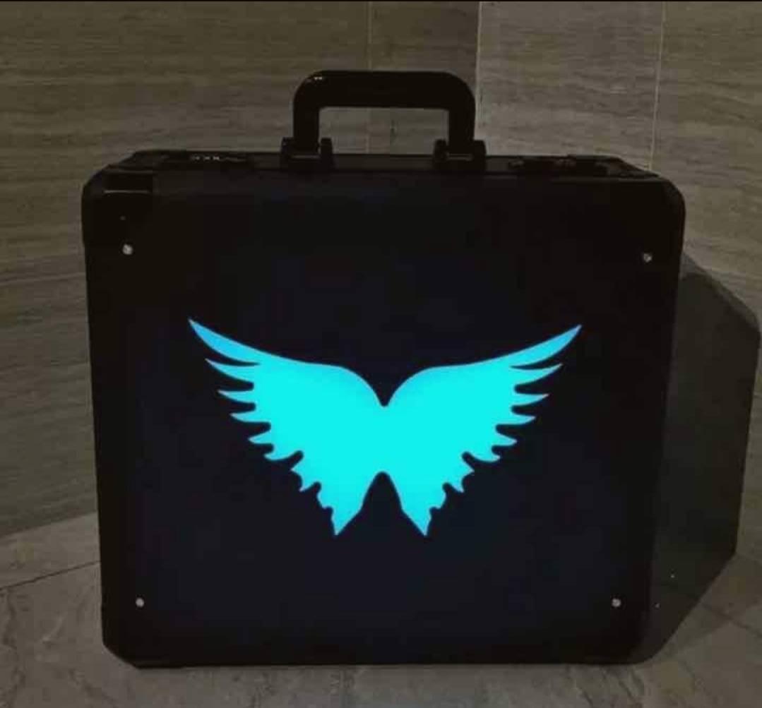 エンジェル アタッシュ ケース ANGEL シャンパン LED アルマンド　.