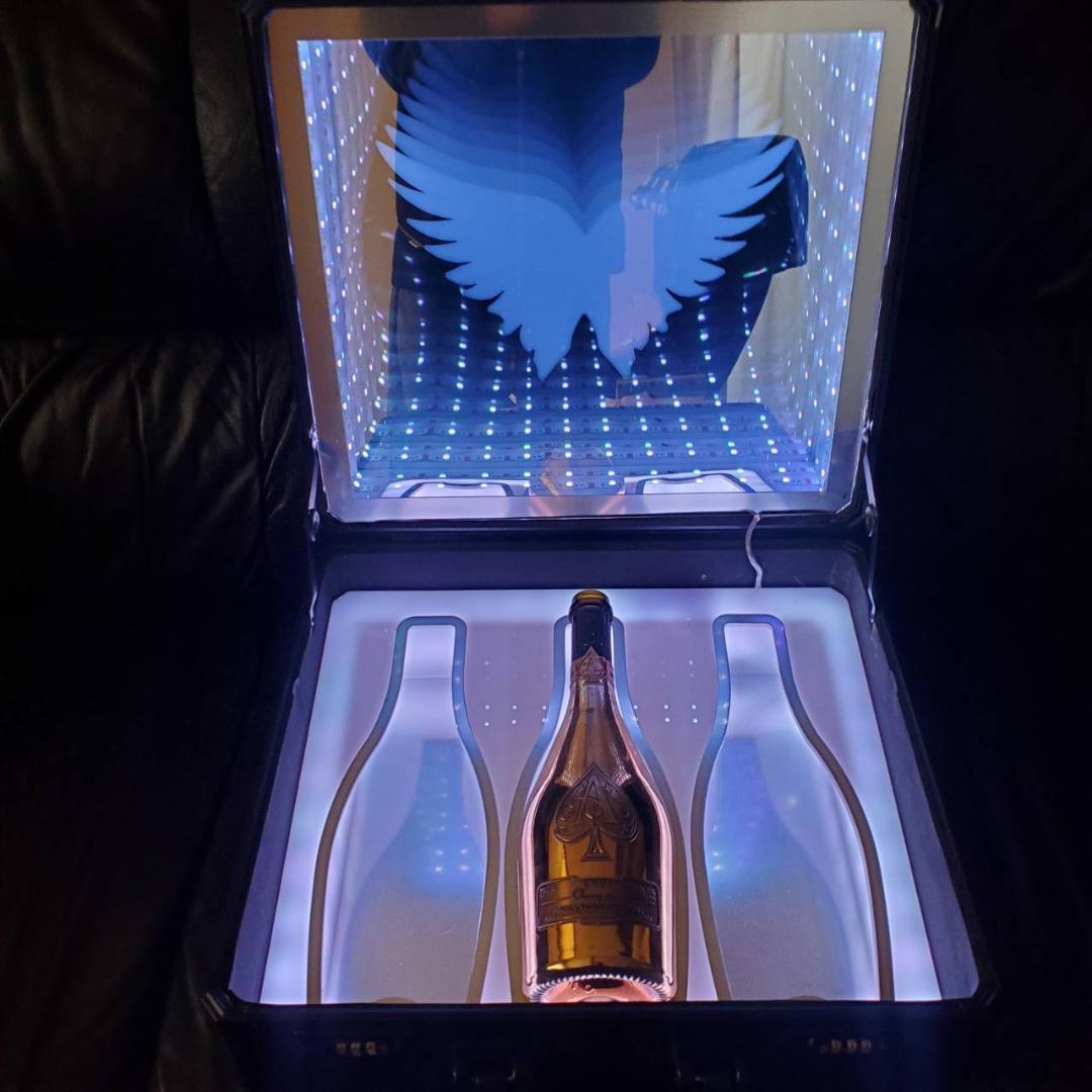 エンジェル アタッシュ ケース ANGEL シャンパン LED アルマンド　.