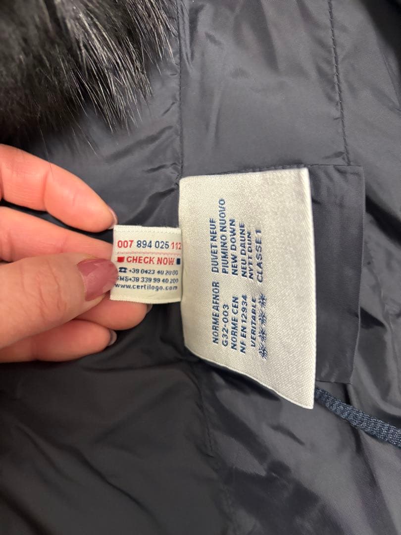 モンクレール　フード付きブラックダウン　レディース　最終値下げ