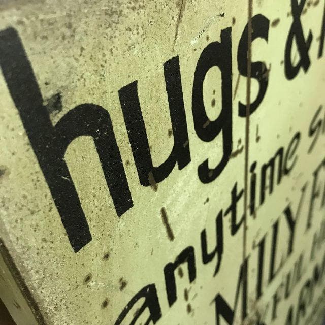 【壁掛け】シャビーなウォールデコレーション（HUGS）