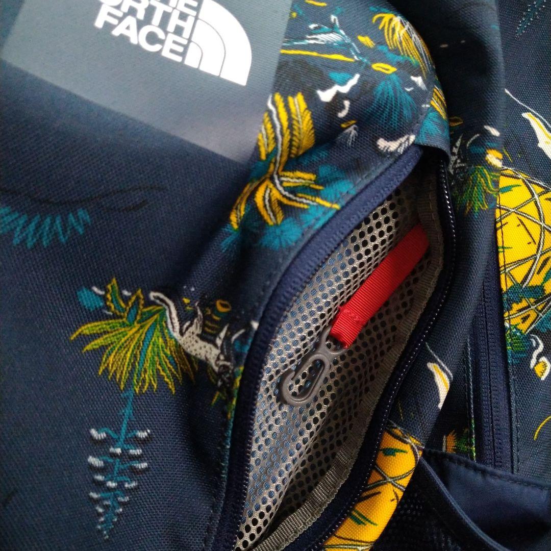 THE NORTH FACE ROUNDY モダントワルネイビープリント