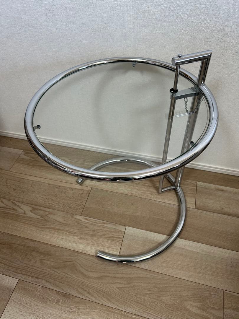 アイリーン・グレイ　アジャスタブルテーブル E.1027 プロダクト品